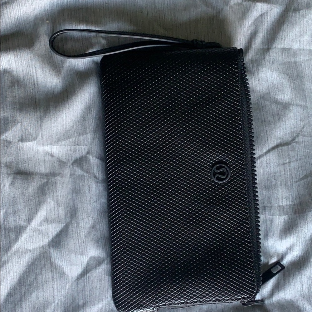 LULULEMON wristlet